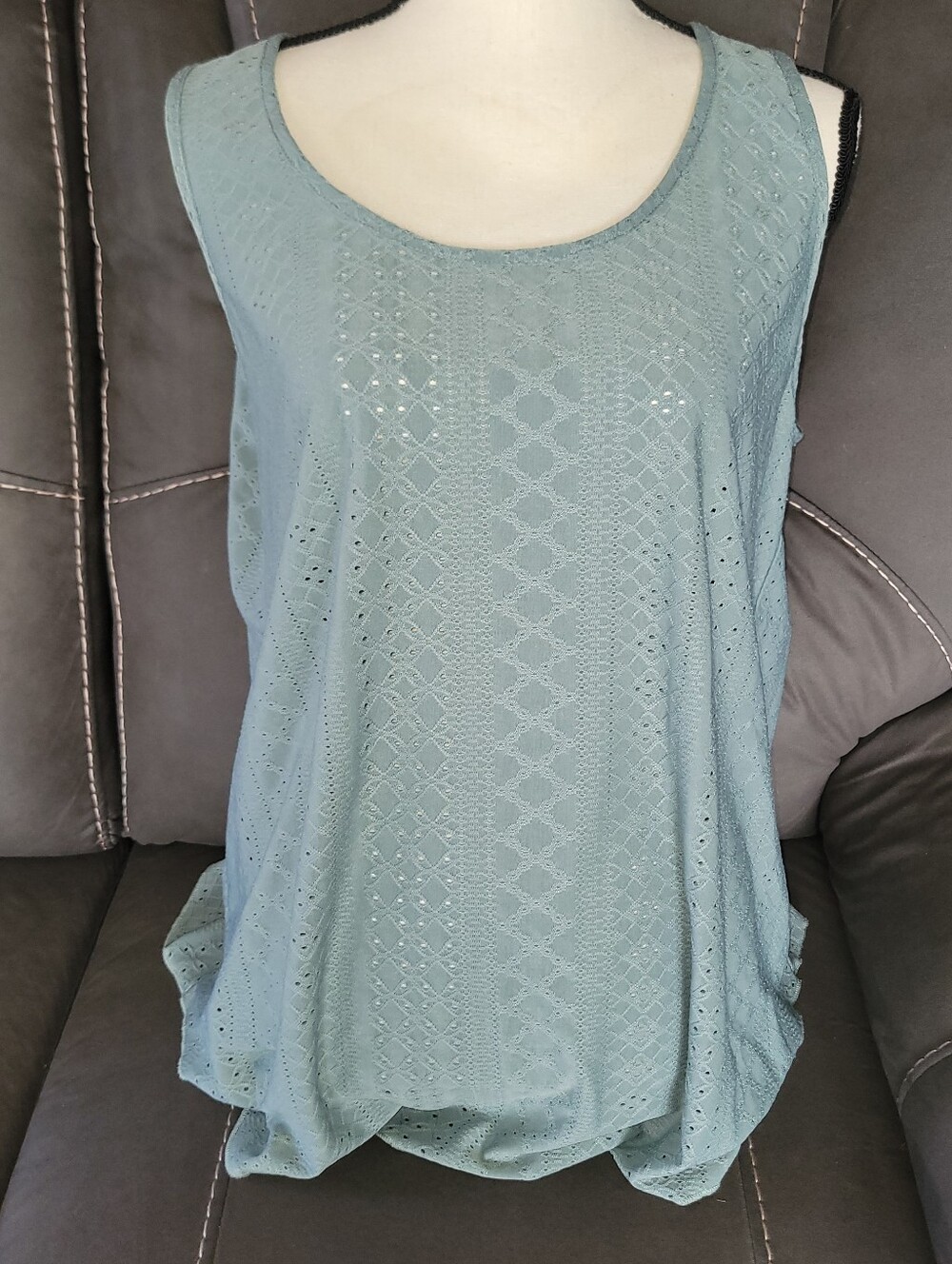Women's Sleeveless Lace-Detail Tank Top - Sage Green